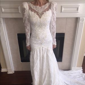 Vintage lace wedding dress